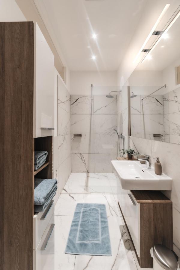 Cozy Apartment, 2 Private Terraces, 8 Min To City Center Vienna Esterno foto